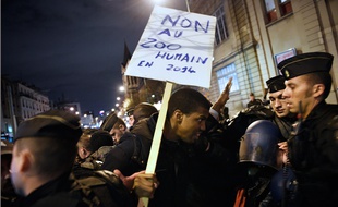 Manifestation contre le spectacle Exhibit B, le 28 novembre 2014, à Saint-Denis.