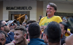 Le candidat brésilien d'extrême droite Jair Bolsonaro a été blessé au couteau le 6 septembre 2018.