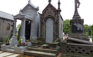 Roubaix, le 14 octobre 2014. Une chapelle a vendre dans le cimetiere de Roubaix.
