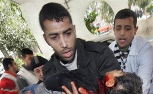 L'armée israélienne a intensifié mardi ses bombardements contre la bande de Gaza, touchant trois écoles de l'ONU où au moins 40 Palestiniens ont péri, Israël persistant dans son refus d'un arrêt de l'offensive malgré la multiplication des appels à une trêve.