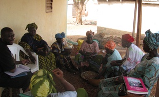 Dans l'un des villages où l’ONG Plan International Mali intervient avec ses partenaires locaux pour lutter contre l'excision.