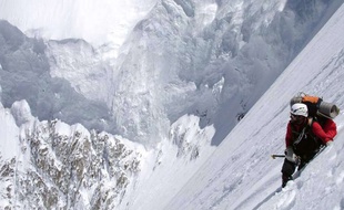 Le Mont Everest est très fréquenté