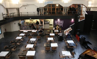 « La Grande Poste Espace Improbable » a ouvert ses portes le 15 novembre 2016, dans l'ancienne Poste principale de Bordeaux, un bâtiment Art Déco des années 1920