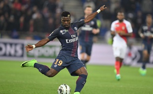 Serge Aurier lors de PSG-Monaco en finale de la Coupe de la Ligue, le 2 avril 2017 au Parc OL.