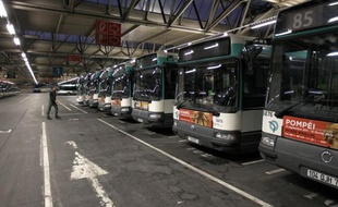 Le conseil de prévoyance de la RATP et le syndicat Unsa ont demandé mardi à un juge des référés parisien de déclarer que la mise en place d'une journée de carence en cas d'arrêt maladie n'était pas applicable à l'entreprise publique soumise à un régime spécial d'assurance-maladie.