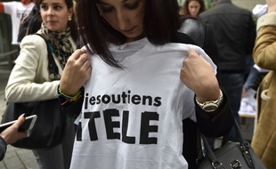 Lors d'une manifestation de soutien devant iTélé à Boulogne, le 28 octobre 2016.