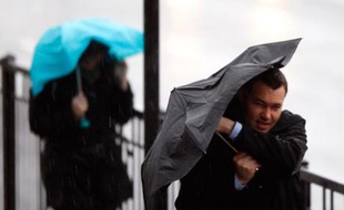 La tempête arrive à Londres, le lundi 10 mars 2008.