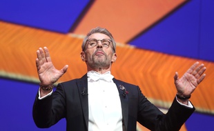 Lambert Wilson à la cérémonie d'ouverture de la 68e édition du Festival de Cannes le 13 mai 2015.