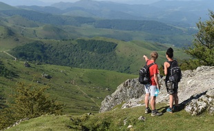 Randonnée montagneuse au Pays basque. (illustration)