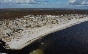 Des rafales de vent allant jusqu'à 250 km/h ont balayé la ville de Mexico Beach en Floride aux Etats-Unis.