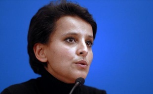 La porte-parole du gouvernement, Najat Vallaud-Belkacem, a estimé mercredi que certains militants anti-mariage gay se livraient à un "harcèlement absolument inacceptable", et que des responsables de droite laissaient "planer le doute et l'ambiguïté" sur la condamnation de leurs agissements.
