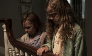 Cinema - Mama -
Isabelle Nelisse, Megan Charpentier