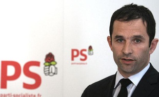 Le porte-parole du Parti socialiste (PS), Benoît Hamon, le 26 avril 2010 au siège du Parti socialiste à Paris.