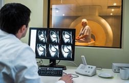 Les radiologues sont-ils vraiment « les médecins les mieux payés » ?