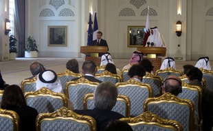 Emmanuel Macrcon et l'émir Sheikh Tamim bin Hamad Al-Thani donnent une conférence de presse
