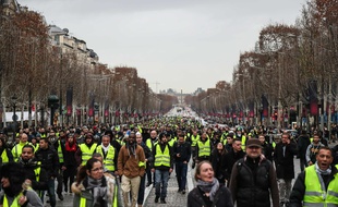 A Paris, la préfecture de police a dénombré 2.000 «gilets jaunes» peu avant 16 heures, contre près de 4.000 samedi dernier selon une source policière.