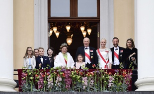 Le prince Sverre Magnus ( à gauche) a dabbé devant la foule