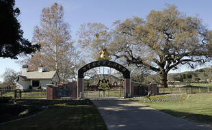 L’entrée arrière du ranch Neverland en Californie le 17 décembre 2004.