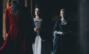Emma Stone et Rachel Weisz dans La Favorite de Yórgos Lánthimos
