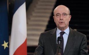 Le chef de la diplomatie française Alain Juppé a déclaré vendredi qu'il considérait le Conseil national syrien (CNS) comme "l'interlocuteur légitime" de la communauté internationale, sans s'engager cependant sur une reconnaissance formelle.