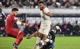 Choupo Moting aurait pu obtenir un penalty en fin de match contre Bordeaux.