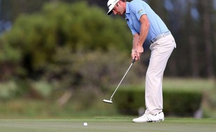 L'Américain Dustin Johnson a remporté mardi le premier tournoi de la saison sur le circuit nord-américain de golf (PGA) disputé à Kapalua (île de Maui, Hawaï).