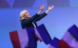 Marine Le Pen lance les européennes du RN à Paris.