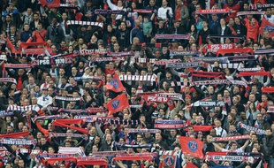Les supporters du PSG contre Bastia en finale de la Coupe de la Ligue le 11 avril 2015.