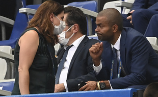 Tony Parker échange avec Roxana Maracineanu, le 31 juillet avant la finale de la Coupe de la Ligue entre l'OL et le PSG au Stade de France.