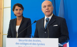 La ministre de l'Education nationale, Najat Vallaud-Belkacem, et le ministre de l'Intérieur, Bernard Cazeneuve, le 24 août 2016 à Paris.