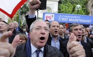 Jean-Christophe Cambadélis a souhaité mardi que les socialistes disposent d'une majorité semblable à une "force de frappe" à l'Assemblée nationale, mettant en garde contre le "pointillisme de la négociation" avec d'autres partis.