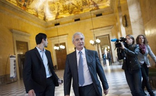L'Assemblée nationale nouvellement élue, où la gauche détient la majorité absolue, va désigner mardi le candidat du PS, Claude Bartolone, comme son président, une première étape avant d'entamer l'examen des premiers textes du quinquennat Hollande.