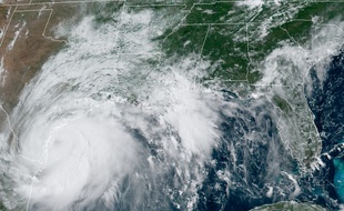 Image satellite de l'ouragan Hanna prise par le National Oceanic and Atmospheric Administration (NOAA) le 25 juin 2020 dans le Golfe du Mexique.