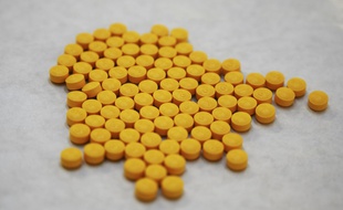 Des comprimés susceptibles de contenir du Fentanyl analysés aux Etats-Unis.