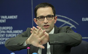 Benoît Hamon à Strasbourg, le 12 mars 2013. Le ministre délégué à l'Economie sociale et solidaire y donnait une conférence de presse sur les résultats des recherches sur la viande de cheval dans les plats cuisinés.