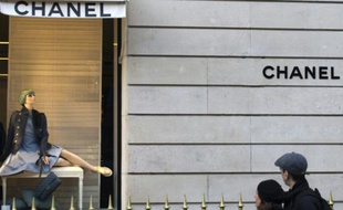 Une devanture de la boutique Chanel à Paris