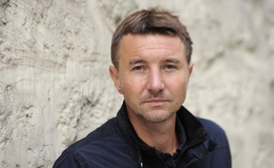 La justice rend jeudi son jugement à l'encontre de l'ancien distributeur du Taser en France, Antoine Di Zazzo, accusé d'avoir fait espionner l'ex-porte-parole du Nouveau parti anticapitaliste (NPA) Olivier Besancenot, qui avait critiqué le pistolet à impulsions électriques.