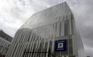 Vue extérieure en date du 8 septembre 2011 du siège de la Banque postale à Paris