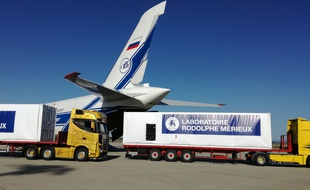 Des laboratoires containers acheminés dans un avion ce mardi vont décoller de Lyon le 9 octobre pour rejoindre la RDC dans le cadre de la lutte contre Ebola.