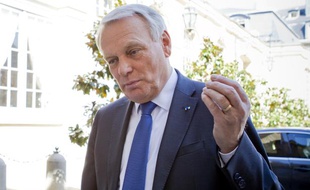 Le 25 avril 2013. Jean-Marc Ayrault en interview a Matignon