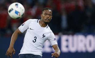 Patrice Evra lors du match entre la France et la Suisse le 19 juin 2016.