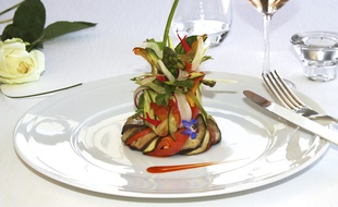 Tian de légumes rafraîchi et salade au goût niçois