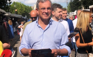 Thierry Mariani en campagne à Aix-en-Provence