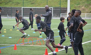 Kelly Youga, ici durant l'une des séances d'entraînement de son académie, la semaine passée dans le quartier de Ménival (Lyon 5e).