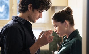 Louis Garrel et Laetitia Casta dans L'Homme fidèle