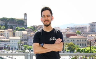Le musicien Mike Shinoda