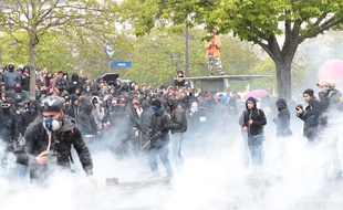 La manifestation contre la Loi Travail dégénère à Paris le 9 avril 2016