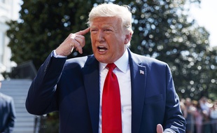Le président américain Donald Trump à la Maison Blanche, avant de monter à bord d'Air Force One pour partir en vacances, le 9 août 2019.