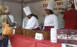 Le stand de Currywurst sur le parvis de l'Hôtel de ville à Paris.