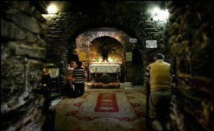 La "maison de Marie" que Benoît XVI visitera mercredi lors de son voyage en Turquie est l'un des plus importants lieux de pèlerinage catholique du pays, même si son authenticité reste sujette à caution.